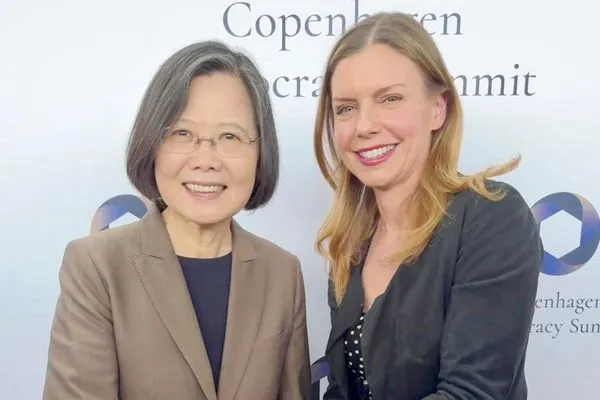 ▲民主峰會重逢《看不見的國家》葛靜文、蔡英文聯手為台灣發聲。（圖／海鵬提供）