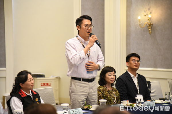 ▲▼Aero K航空銷售部負責人李盛漢組長與花蓮縣長徐榛蔚簽署合作備忘錄。（圖／花蓮縣政府提供，下同）