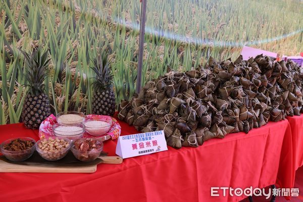 ▲西螺鎮農會舉辦「五月飄粽香！關懷醫護警民、愛心團體之愛心黃金米粽」捐贈儀式。（圖／記者游瓊華翻攝）