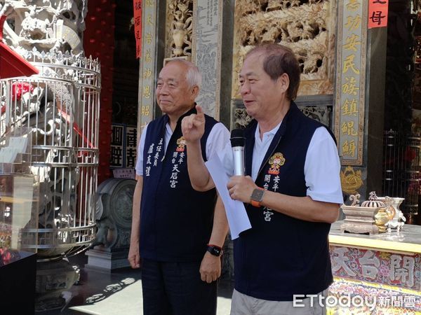 ▲劉貞宜率領70位平均70歲的長者演奏團，在安平天後宮快閃演出陶笛與豎琴曲目，傳遞府城文化與長者生命力。（記者林東良翻攝，下同）