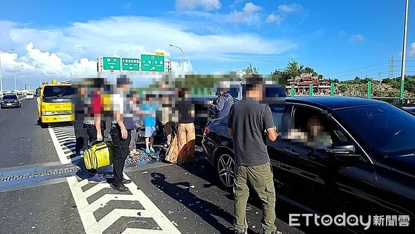 ▲▼             台88西向6.3公里處5輛車追撞。（圖／記者吳奕靖翻攝）