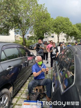 ▲無牌汽車占用中興新村公共停車場，南投縣議員簡千翔協助處理。（圖／簡千翔服務團隊提供）