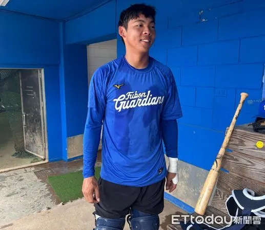 ▲富邦悍將張洺瑀重新蹲捕。（圖／記者陳立勳攝）
