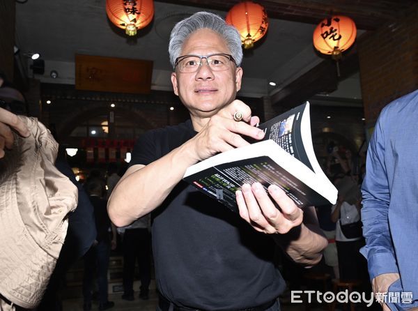 ▲▼ 輝達執行長黃仁勳今（17）日中午在台北磚窯餐廳宴請供應鏈廠商  。（圖／記者李毓康攝）