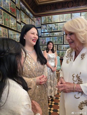 ▲李湘帶女兒見英王室。（圖／翻攝自李湘微博）