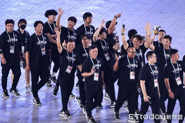 ▲世壯運開幕典禮，高國輝、吳俊億等選手於棒球項目出場。（圖／記者林敬旻攝）