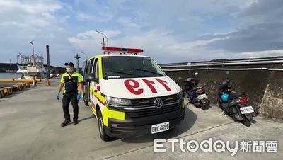快訊／基隆嶼2遊客遭雷擊！他受驚嚇跌倒手脫臼　雙雙送醫
