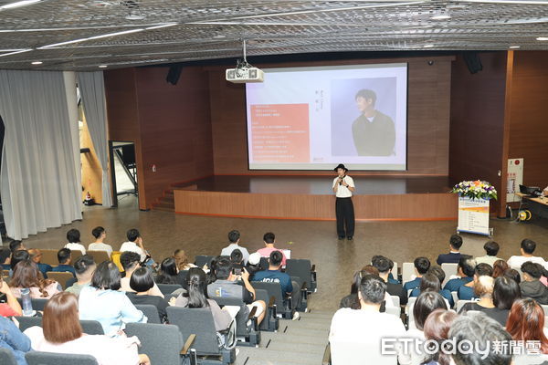 ▲激盪青創新思維，張瑞夫分享洗衣老店創新故事。（圖／南投縣政府提供）