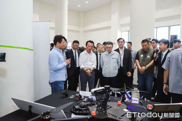 ▲▼ 行政院長卓榮泰視察亞洲無人機AI創新應用研發中心  。（圖／嘉義縣政府提供）