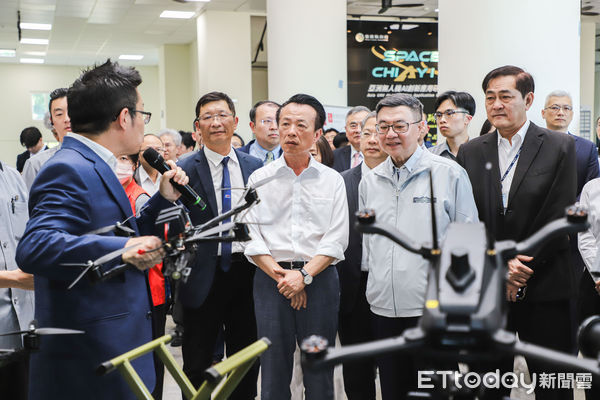 ▲▼ 行政院長卓榮泰視察亞洲無人機AI創新應用研發中心  。（圖／嘉義縣政府提供）