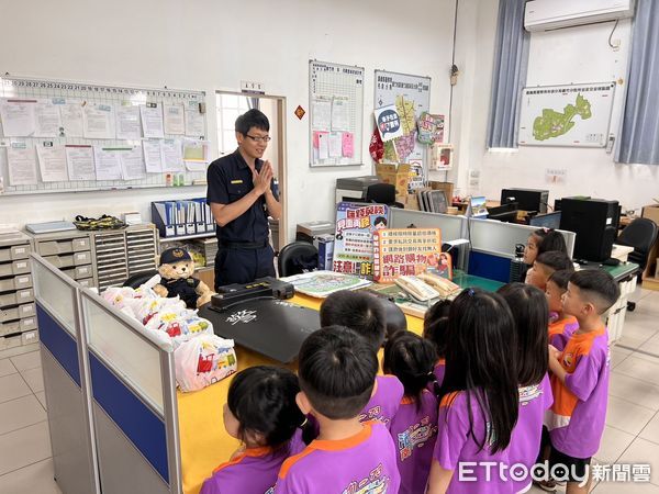 ▲▼ 【幼兒園師生派出所參訪 體驗布袋警工作日常】   。（圖／布袋分局提供）