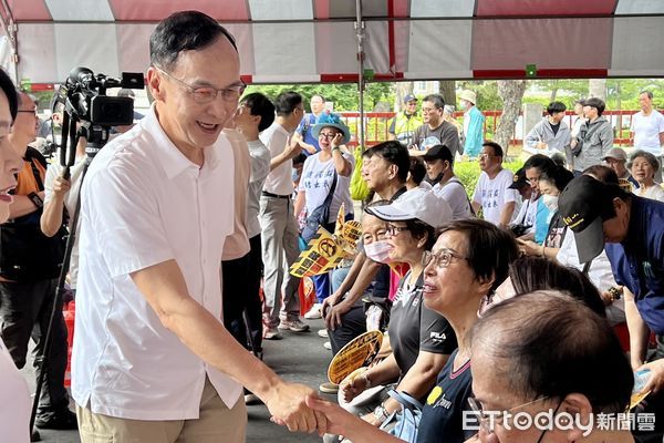 ▲▼國民黨主席朱立倫出席「反惡霸、戰獨裁」台北市士林北投場政策說明會。（圖／記者鄭佩玟攝）