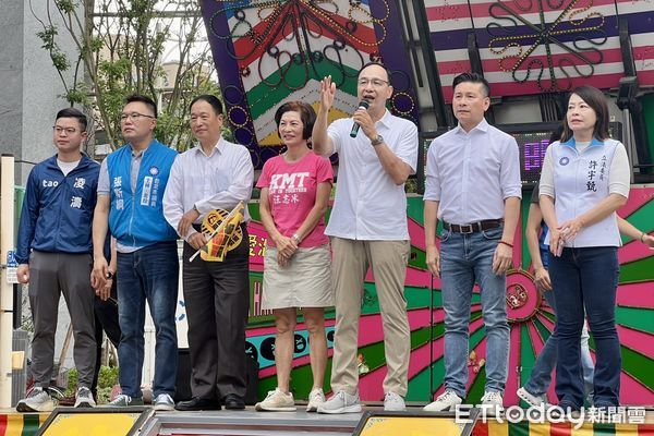 ▲▼國民黨主席朱立倫出席「反惡霸、戰獨裁」台北市士林北投場政策說明會。（圖／記者鄭佩玟攝）