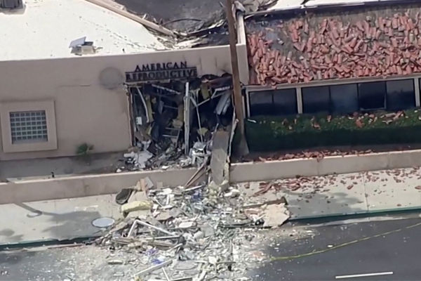 ▲▼ 美國加州棕櫚泉（Palm Springs）市中心17日當地上午接近11時之際發生爆炸事件。（圖／路透）