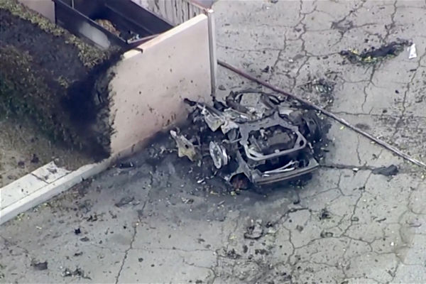 ▲▼ 美國加州棕櫚泉（Palm Springs）市中心17日當地上午接近11時之際發生爆炸事件。（圖／路透）