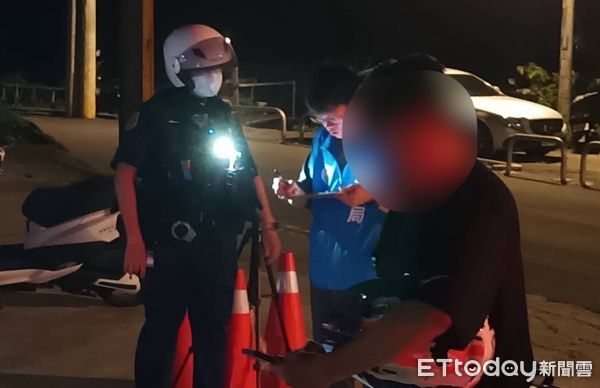 ▲▼總計稽查40輛汽機車，其中15輛不合格，環保局當場開罰並限期改善，另警方取締42件超速違規。（圖／龜山警分局提供）