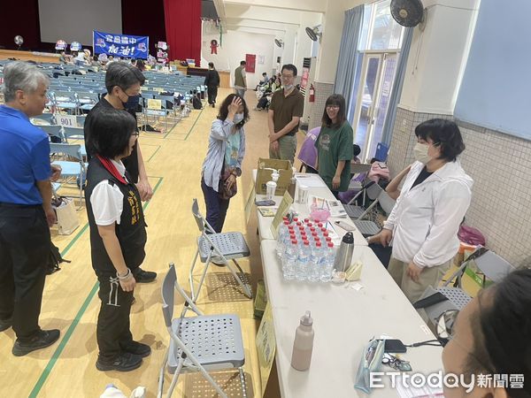 ▲教育處處長翁書敏前往考場視察。（圖／花蓮縣政府提供，下同）