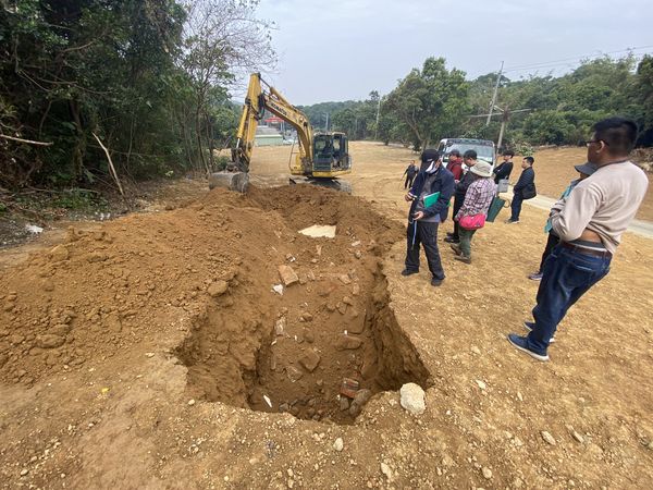 ▲彰化警分局會同環保局查獲事業廢棄物就地掩埋。（圖／警方提供）