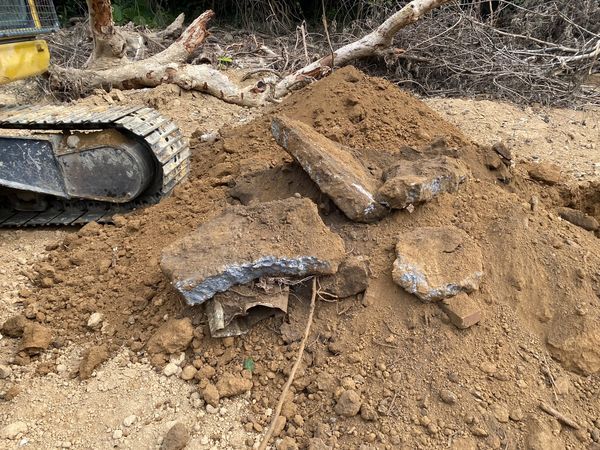 ▲彰化警分局會同環保局查獲事業廢棄物就地掩埋。（圖／警方提供）