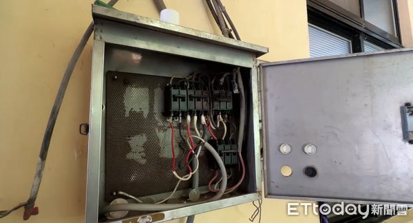 ▲▼基隆獅球路上的某間宗教場所內電箱爆炸，工人臉遭灼傷。（圖／記者郭世賢翻攝)