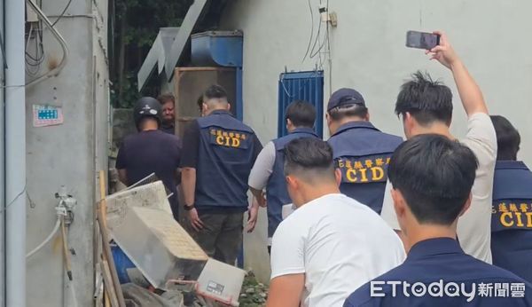 ▲▼劉姓喑啞男涉嫌殺害花蓮女師，遭帶回住處搜查。（圖／記者王兆麟翻攝）
