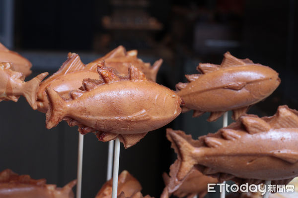 ▲開箱高雄日航Buffet「東港鮪魚吃到飽」　生魚片、握壽司無限供應。（圖／記者黃士原攝）