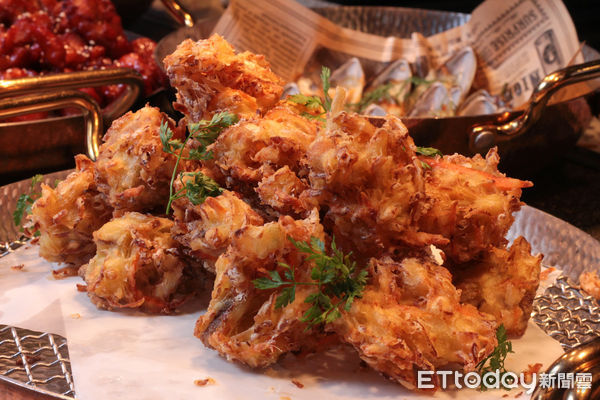 ▲開箱高雄日航Buffet「東港鮪魚吃到飽」　生魚片、握壽司無限供應。（圖／記者黃士原攝）