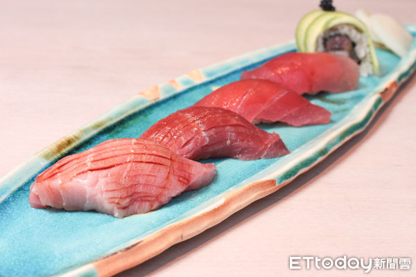 ▲開箱高雄日航Buffet「東港鮪魚吃到飽」　生魚片、握壽司無限供應。（圖／記者黃士原攝）