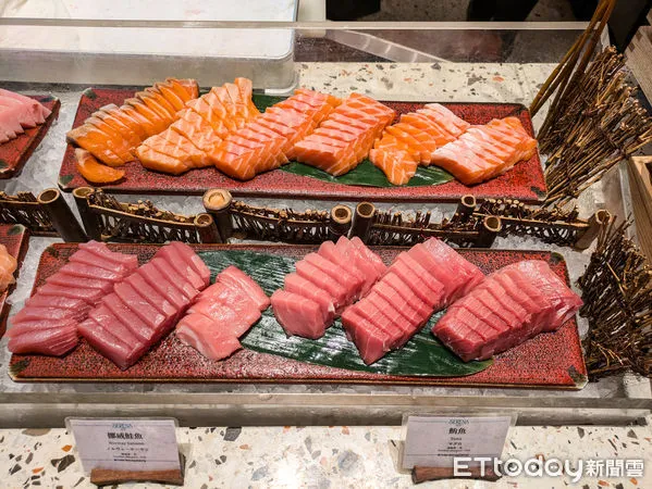 ▲開箱高雄日航Buffet「東港鮪魚吃到飽」　生魚片、握壽司無限供應。（圖／記者黃士原攝）