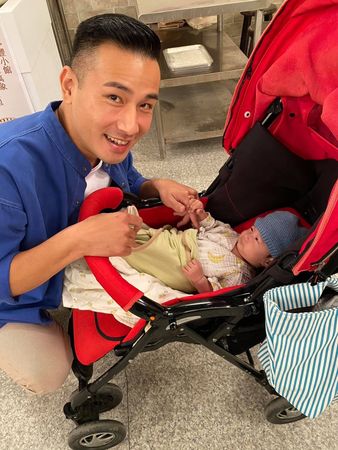 ▲妹妹劉芯芮6年前拍《多情城市》，跟傅子純合影。（圖／民視提供）