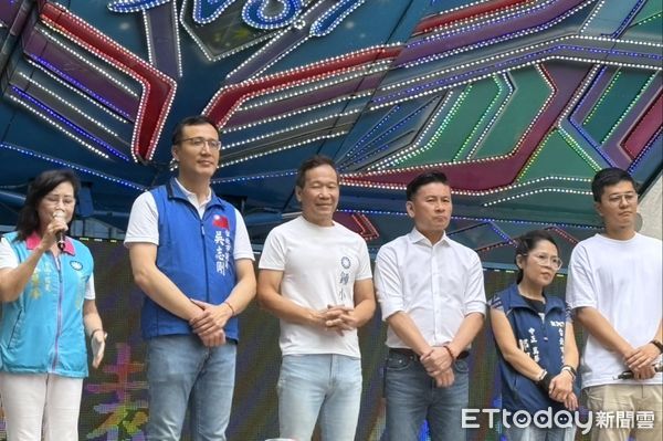 ▲國民黨反惡罷、戰獨裁中正萬華宣講場，朱立倫、李孝亮、鍾小平。（圖／記者鄭佩玟攝）