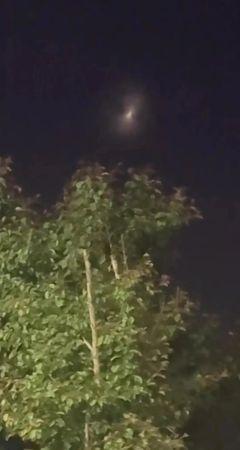 ▲▼大陸網友拍下的不明飛行物。（圖／翻攝微博）