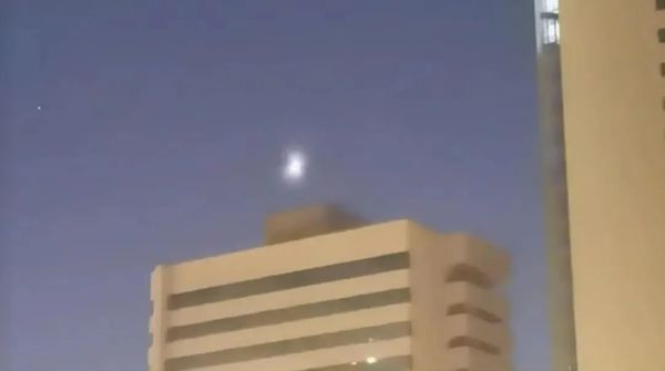 ▲▼大陸網友拍下的不明飛行物。（圖／翻攝微博）