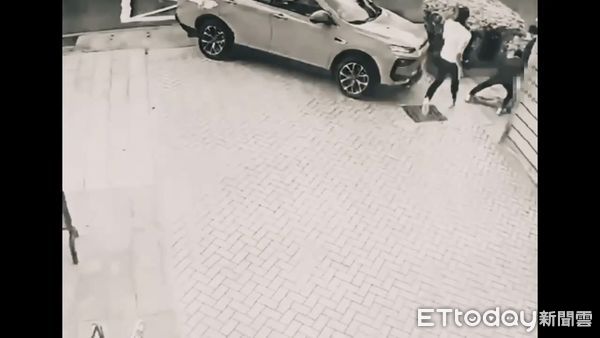▲警方逮捕販售毒咖啡包的天道盟北山會藥頭謝男。（圖／記者張君豪翻攝）