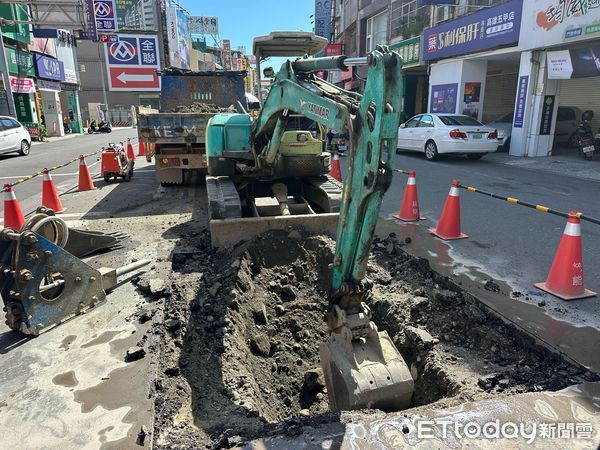 ▲▼      高雄水管       。（圖／市議員李亞靜提供）