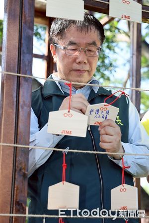 ▲台南《野餐我PET你》毛孩音樂市集登場，市長黃偉哲帶愛犬黑妞現身與民眾互動，現場氣氛熱絡。（記者林東良翻攝，下同）