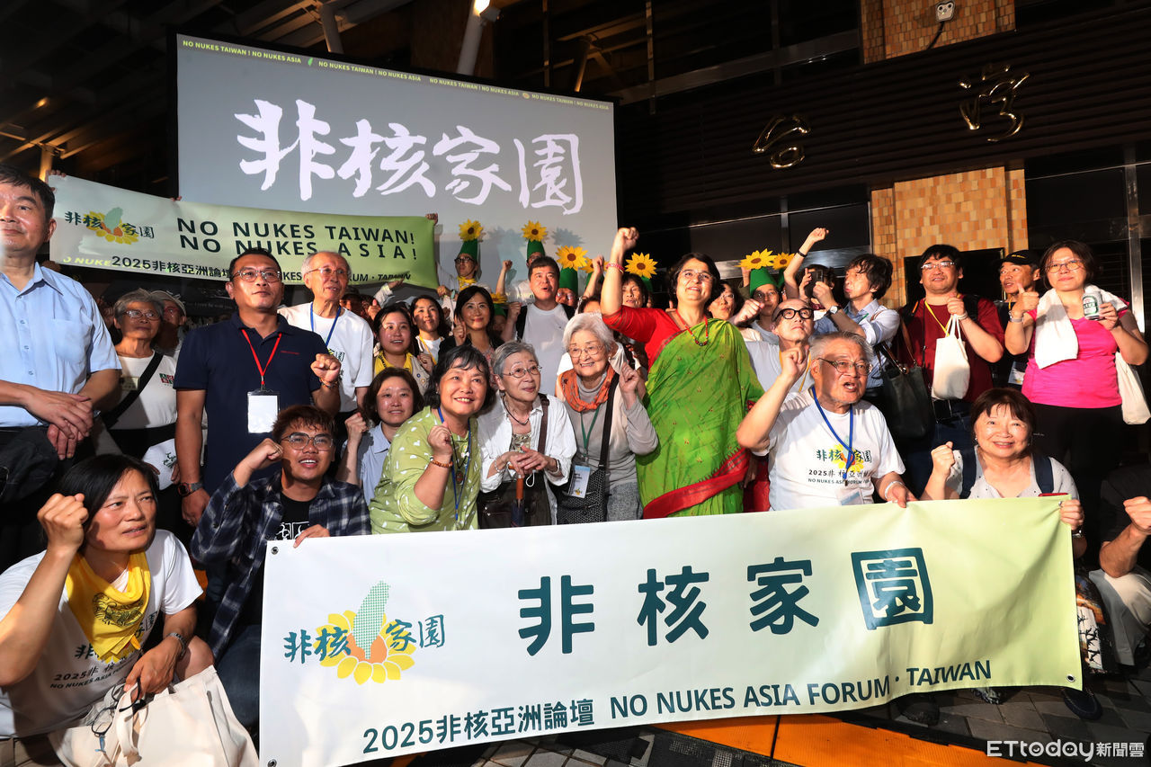 ▲2025年5月17日，台灣最後一座核電廠正式停機，環團在北市台電大樓前舉行晚會，慶祝非核家園到來。（圖／記者林挺弘攝）