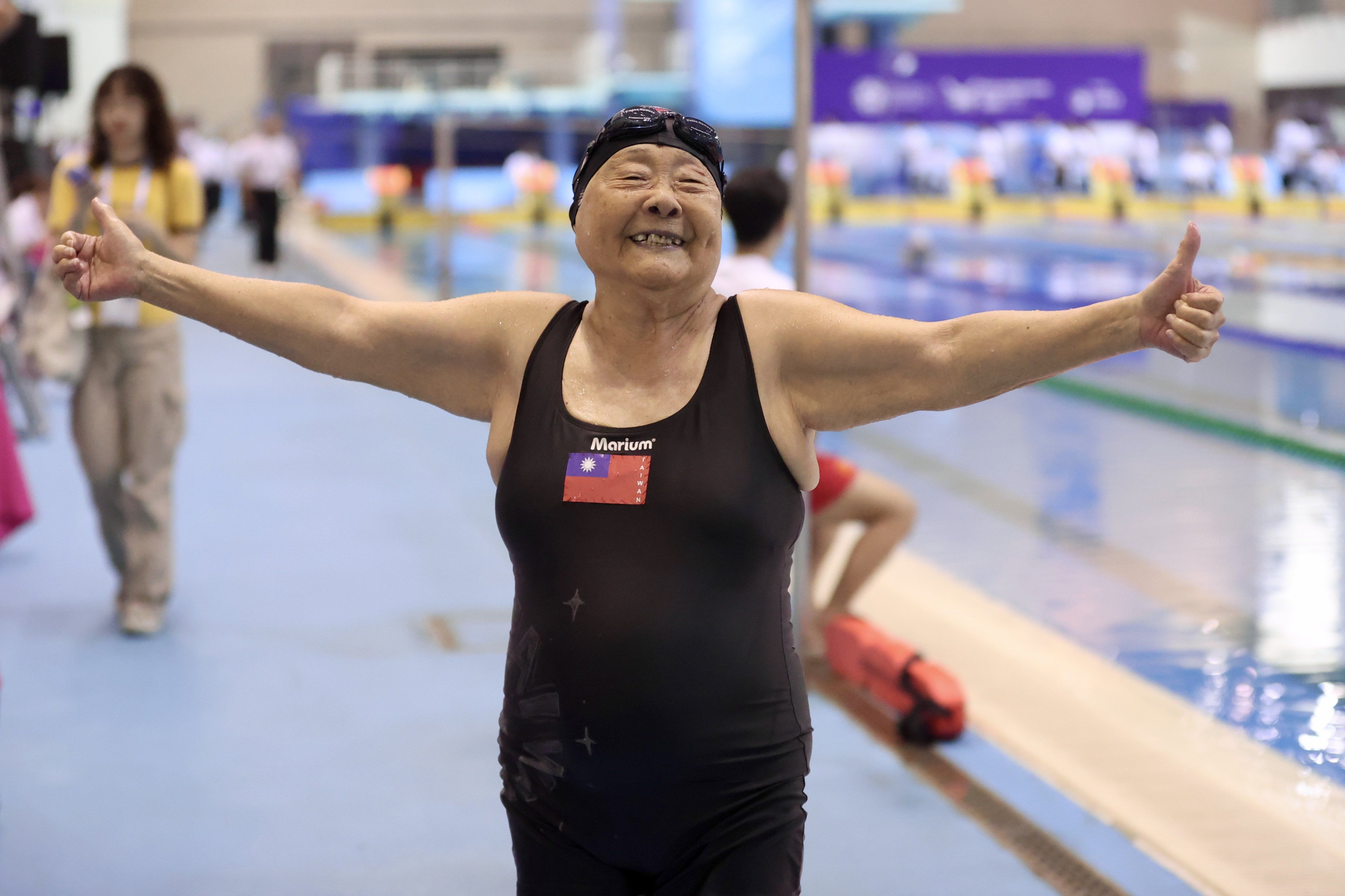 ▲▼97歲唐成瑤蛙式奪金、95歲陳彥地仰式奪冠、帕拉選手張維捷突破個人最佳紀錄。（圖／2025雙北世壯運執委會提供）