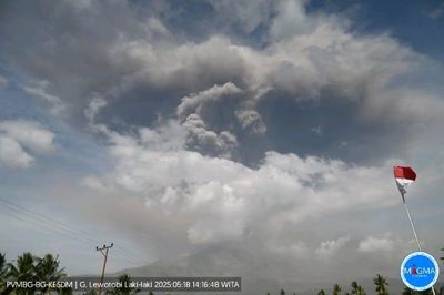 印尼火山「8次噴發」噴出5.5km火山灰 警戒等級升至最高