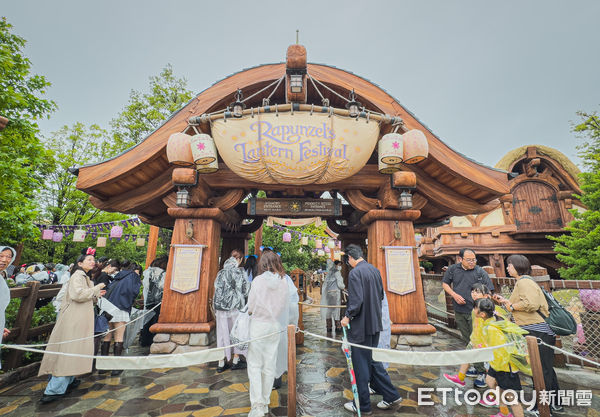 ▲▼東京迪士尼海洋夢幻泉鄉樂佩公主森林遊樂設施「樂佩公主天燈盛會」。（圖／記者蔡玟君攝）