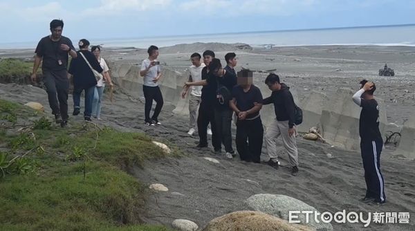 ▲▼劉姓喑啞男涉嫌殺害花蓮國中女師，在附近一處防風林落網。（圖／地方中心翻攝）