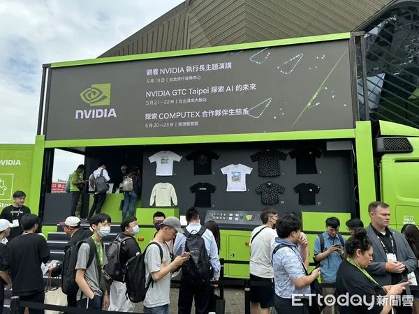 ▲▼輝達NVIDIA共同創辦人暨執行長黃仁勳演講前湧人潮。（圖／記者高兆麟攝）