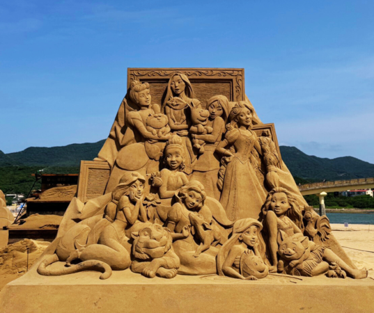 ▲2025福隆國際沙雕藝術季「迪士尼仲夏歡樂祭」。（圖／福容大飯店福隆提供）