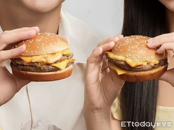 ▲▼麥當勞辣味雙層四盎司牛肉堡回歸，還有全新「OREO 花生冰炫風」 。（圖／業者提供）