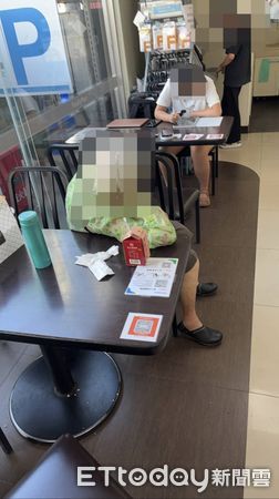 ▲台南仁德一間超商內，梁姓女子提領現金時遭警方查緝，當場落網。（記者林東良翻攝，下同）