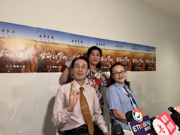 ▲關聰與交往超過30年女友陳小姐（後）。（圖／記者黃庠棻攝）