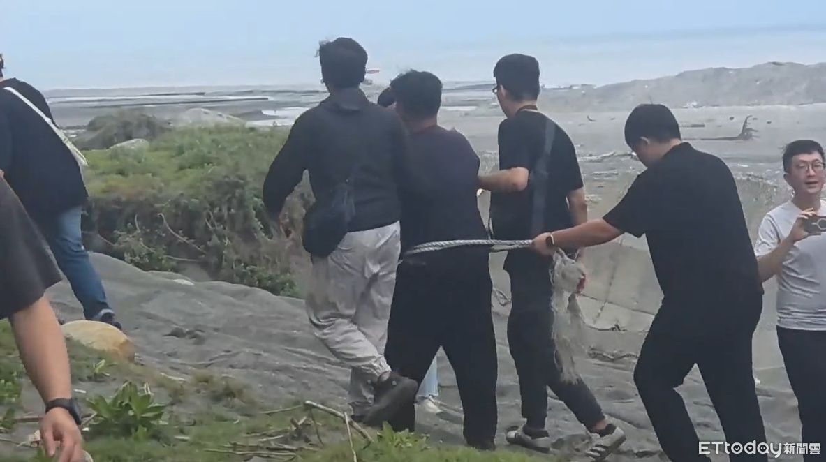 還原殺人現場！花蓮男「扯斷金屬項鍊」勒斃女師　留深深壓痕