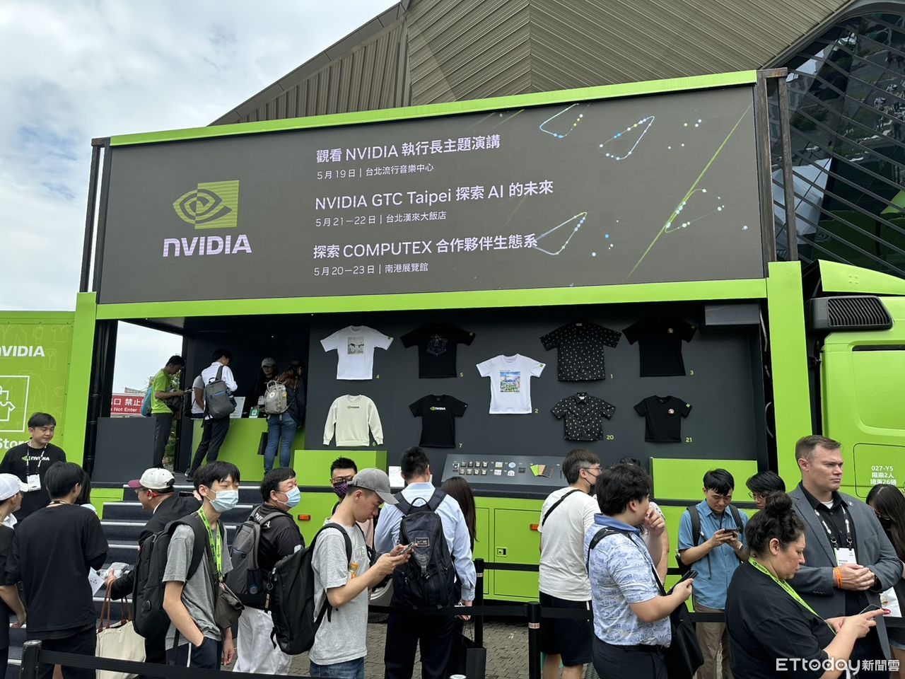 黃仁勳演講會場直擊！5000人已滿座　華碩老董暖場