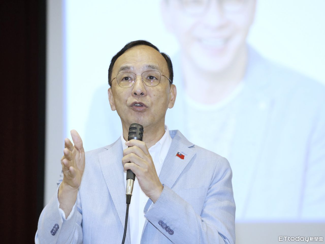 [討論] 國民黨人士：國安簡報是挖坑給在野黨跳