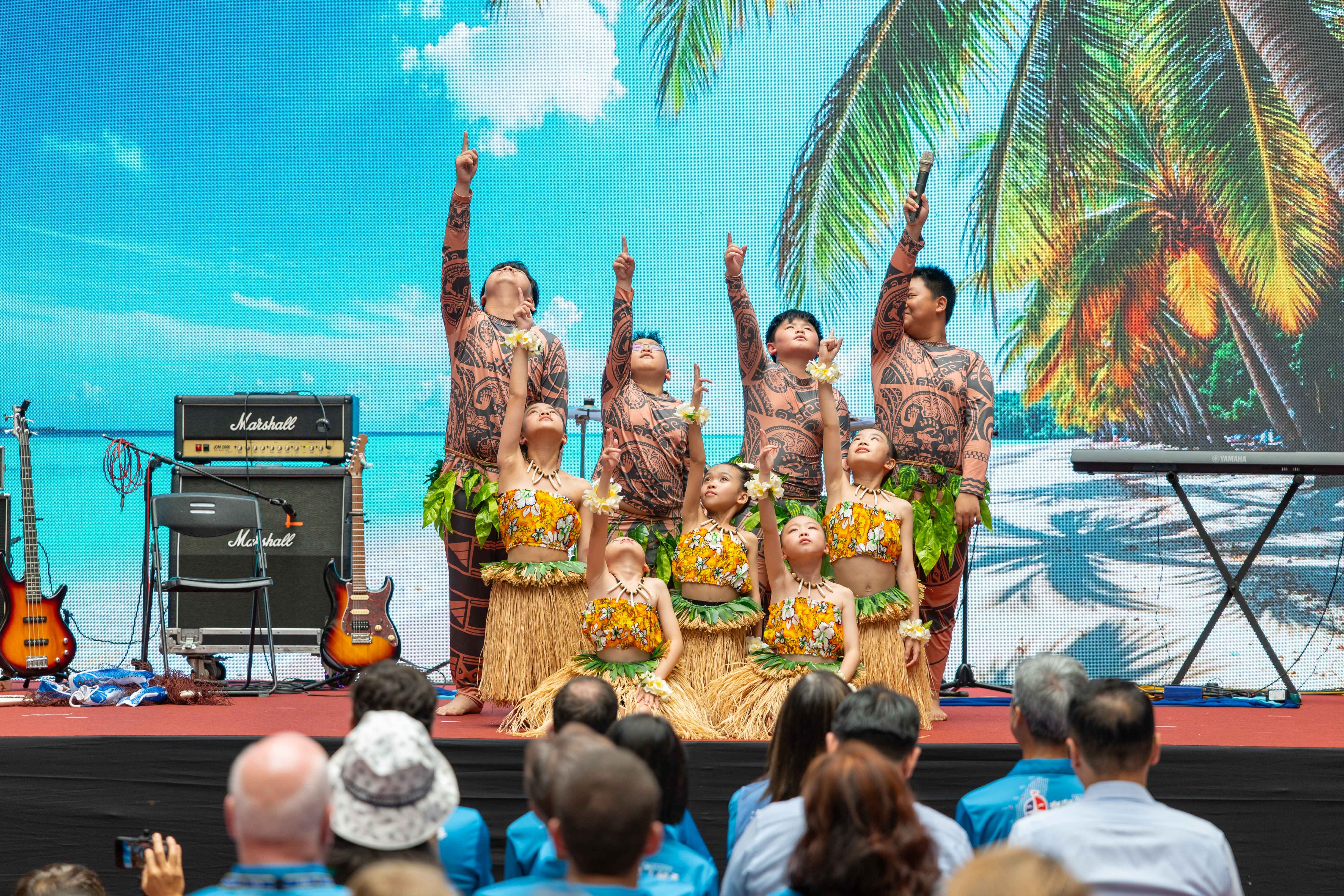 ▲臺法小帆手揚帆啟航。（圖／海委會提供）